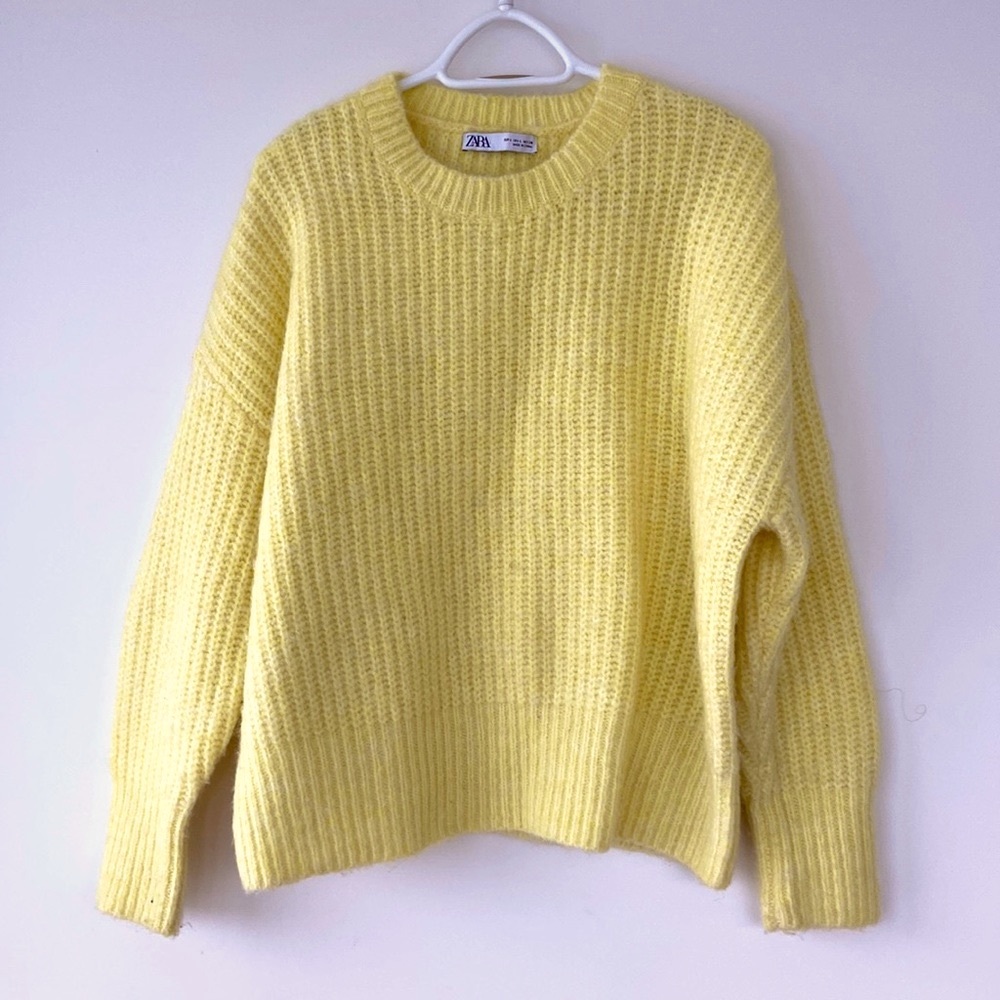 Bright Yellow Zara Knit Crew Neck Sweater - Size L (NWOT)
